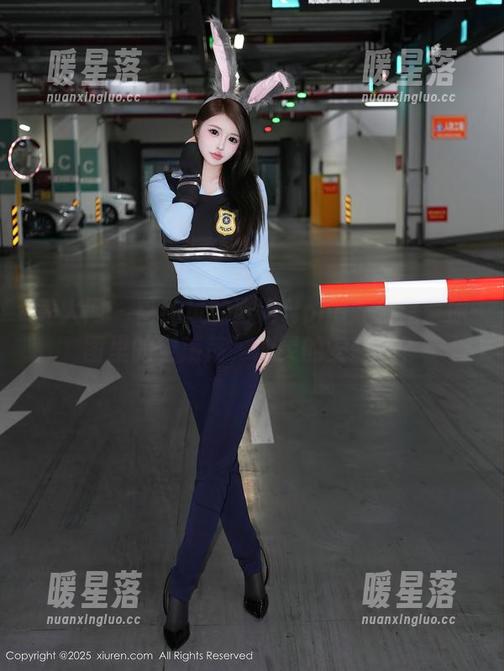 秀人网-诺诺Nono 秀人网 - 简约风的诺诺Nono办公室:原图里的空荡荡,心灵的安静吗?