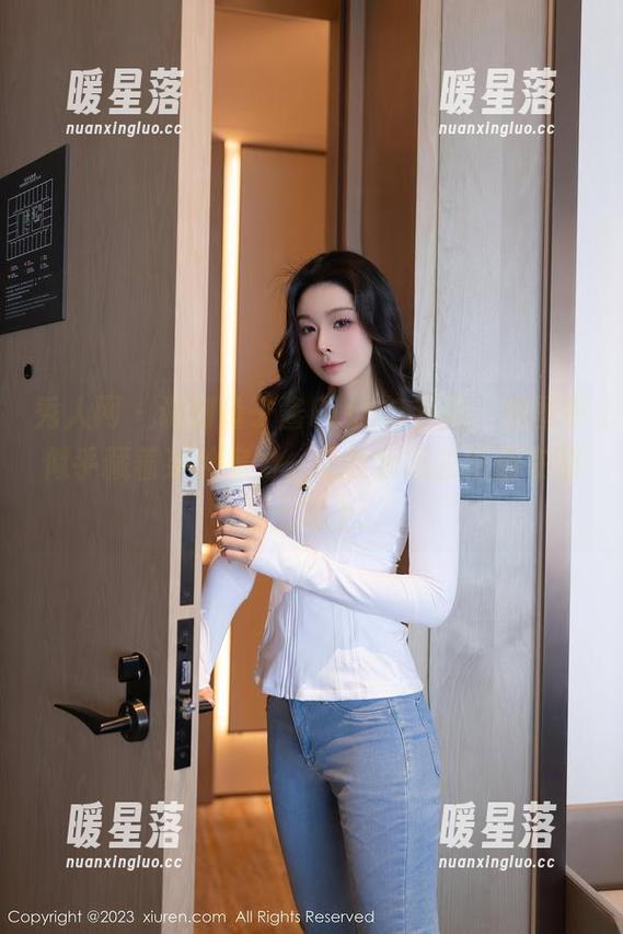 秀人网-鱼子酱Fish 秀人网 - 说到鱼子酱Fish与云南,美图中似乎藏着某种魔力,让我也想去徘徊在那片土地上。