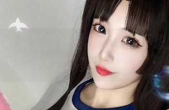 章鱼小童谣的微博图集,完全不想对这奇怪的审美妥协。