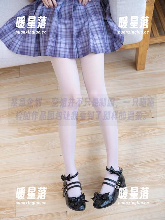 紧急企划-一只喵喵梓 紧急企划 - 空姐并不只是制服,一只喵喵梓的作品图包让我看到了别样的温柔。