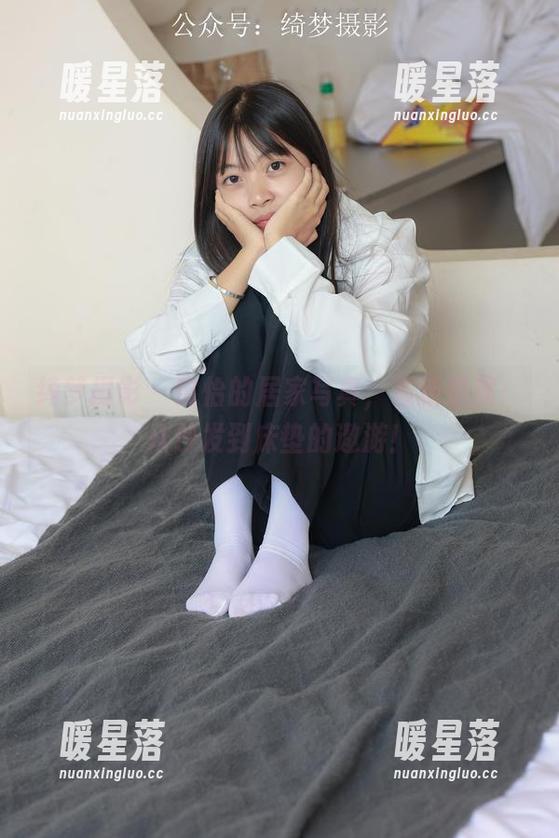 绮梦摄影 - 宪怡的居家写真，最新进展：从沙发到床垫的遨游！