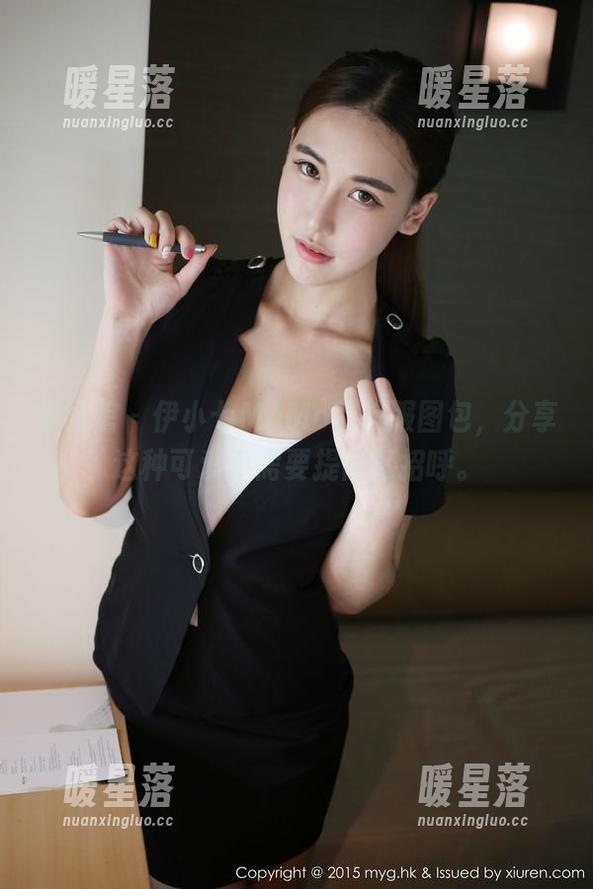 美媛馆 - 伊小七MoMo的校服图包，分享这种可爱不需要提前打招呼。