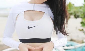 美媛馆 - 免费香气扑鼻,海边图集里的徐微微mia,拿个冰淇淋或许更real?