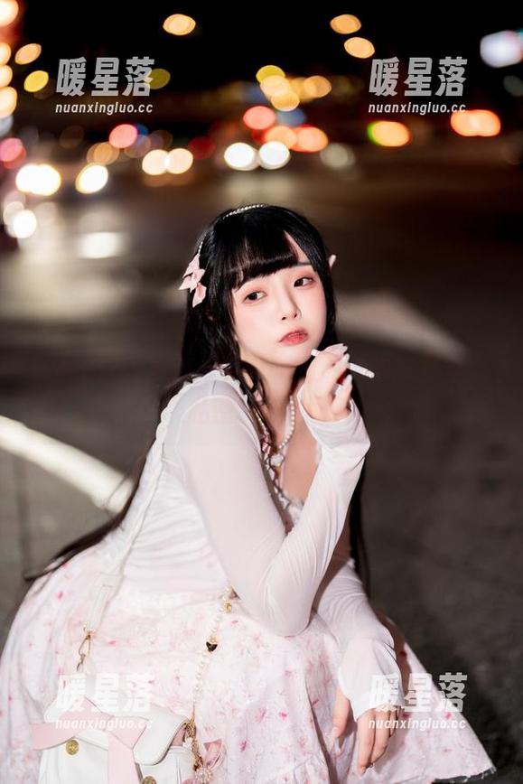 落落Raku 定制图片+落落Raku瑜伽,悄悄给你最‘私密’的画面
