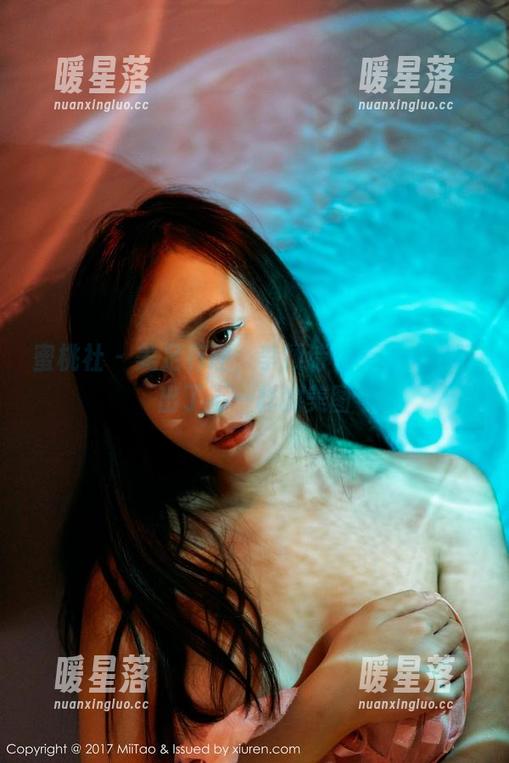 蜜桃社-李颖诗 蜜桃社 - 美足有理,李颖诗在无圣光中玩出了不一样的美图