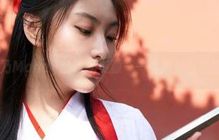 蜜桃社 - 梦乃Mandy的走光资源——图库里藏着的美腿秘密!