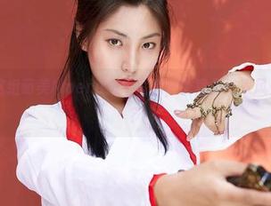 蜜桃社 - 这组萌美Moemi奶牛写真,究竟是谁家风景照的巧合?