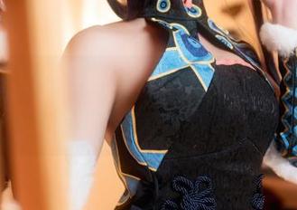 原图在这里,蠢沫沫再现女孩之美,恰到好处的淘气与忧郁,真不错。