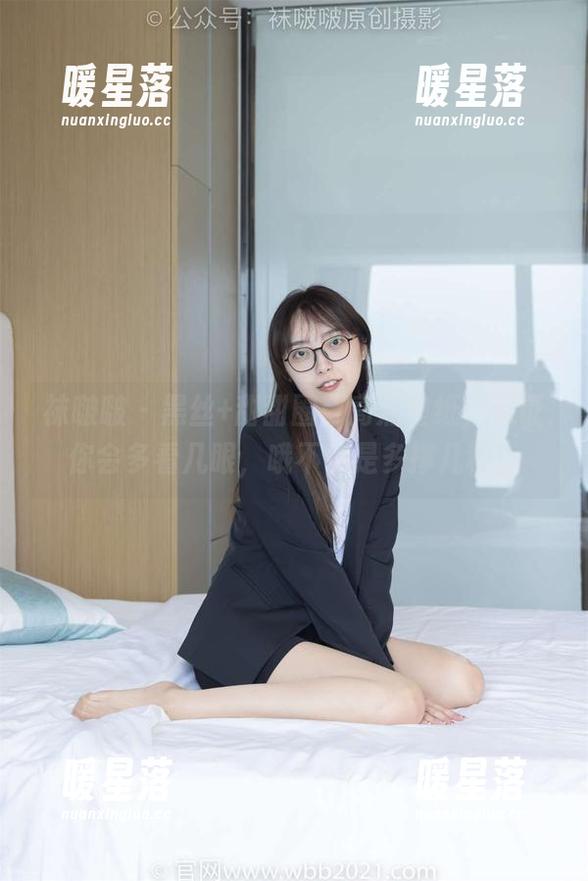 袜啵啵-甜甜圈 袜啵啵 - 黑丝+甜甜圈:高清壁纸,保证你会多看几眼,哦不,是多撑几秒!