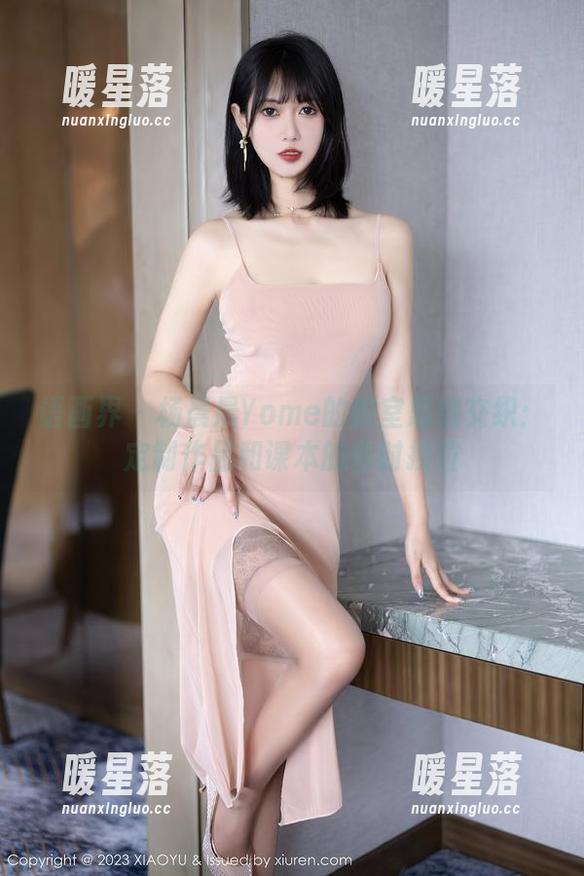 语画界-杨晨晨Yome 语画界 - 杨晨晨Yome的教室思绪交织:定制作品和课本的临时换位