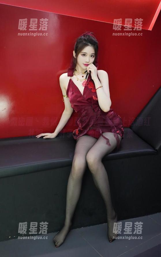 微密圈 - 我恨不得整个屏幕都穿上这酒红礼服——轩子巨2兔的图片合集