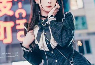 婚纱合集——看霜月shimo穿出各种奇葩pose！