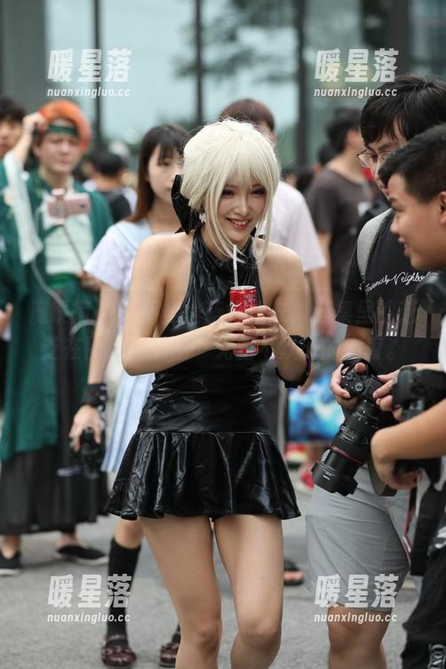 魔镜街拍-芝芝 魔镜街拍 - 不止是蓝色泳衣,选集里的芝芝在图库展现出‘无图不欢’的态度。