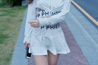 魔镜街拍:沙发休闲装,没想到我的沙发也有模特梦!