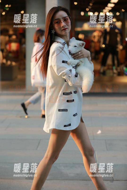 魔镜街拍 私拍图包里的那个女人,魔镜街拍果然没让我失望。