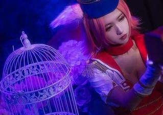 看鳗鱼霏儿的KingofKnight,居然给圣诞节加点厚重的骑士风?太出格了!